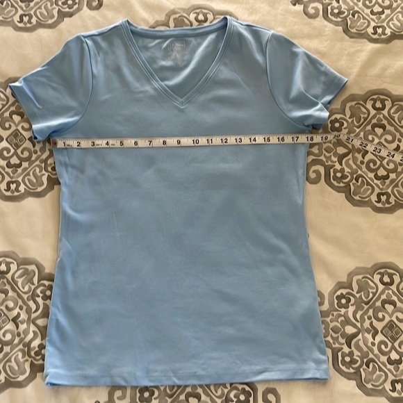 LL Bean Pima Cotton Shaped V-neck tshirt - Picture 3 of 6